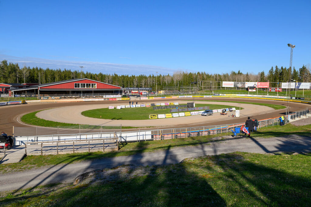 Hallstavik, SVERIGE - 7 maj 2024 :  Credentia arena inför matchen i Bauhausligan mellan Rospiggarna och Lejonen på Credentia Arena den 7 maj i Hallstavik ( Foto: Oscar Larsson / SarnehedPhoto )  Nyckelord Keywords: Speedway, Bauhausligan, Rospiggarna, Lejonen, ESS, Elitserien, Elitspeedway, Bauhausligan***Betalbild***