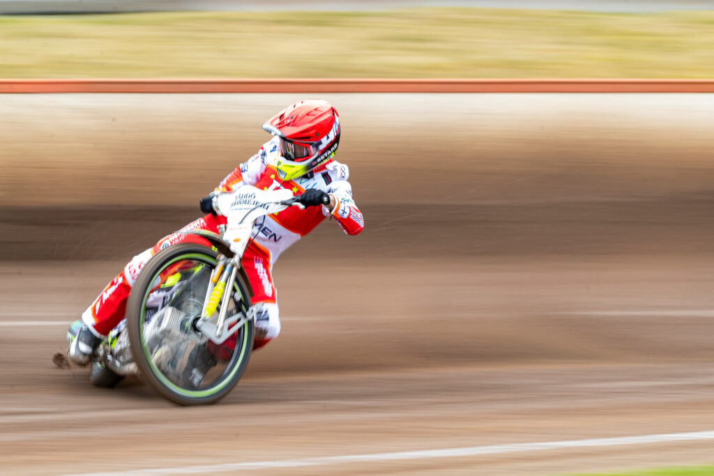 Hallstavik, SVERIGE - 13  2025 : Rospiggarnas Artem Laguta under speedwaymatchen i Elitserien mellan Rospiggarna och Vargarna på Hisstech AB Arena den 13  i Hallstavik ( Foto: Emil Särnehed / SarnehedPhoto )  Nyckelord Keywords: Speedway, Elitserien, Rospiggarna, Vargarna, hemmamatch, publikfest ***Betalbild***