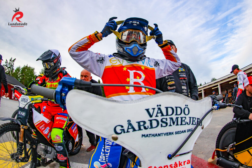 Hellström Bängs förlänger med Rospiggarna!